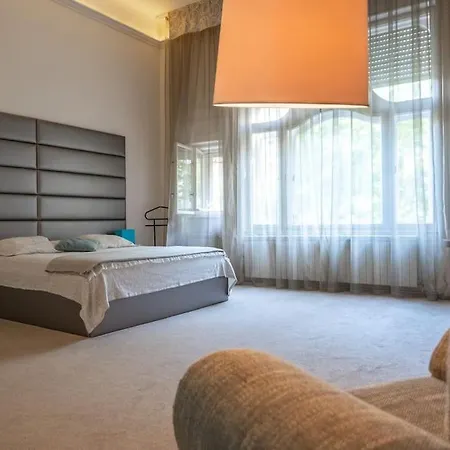 Elegant Opera Apartment *